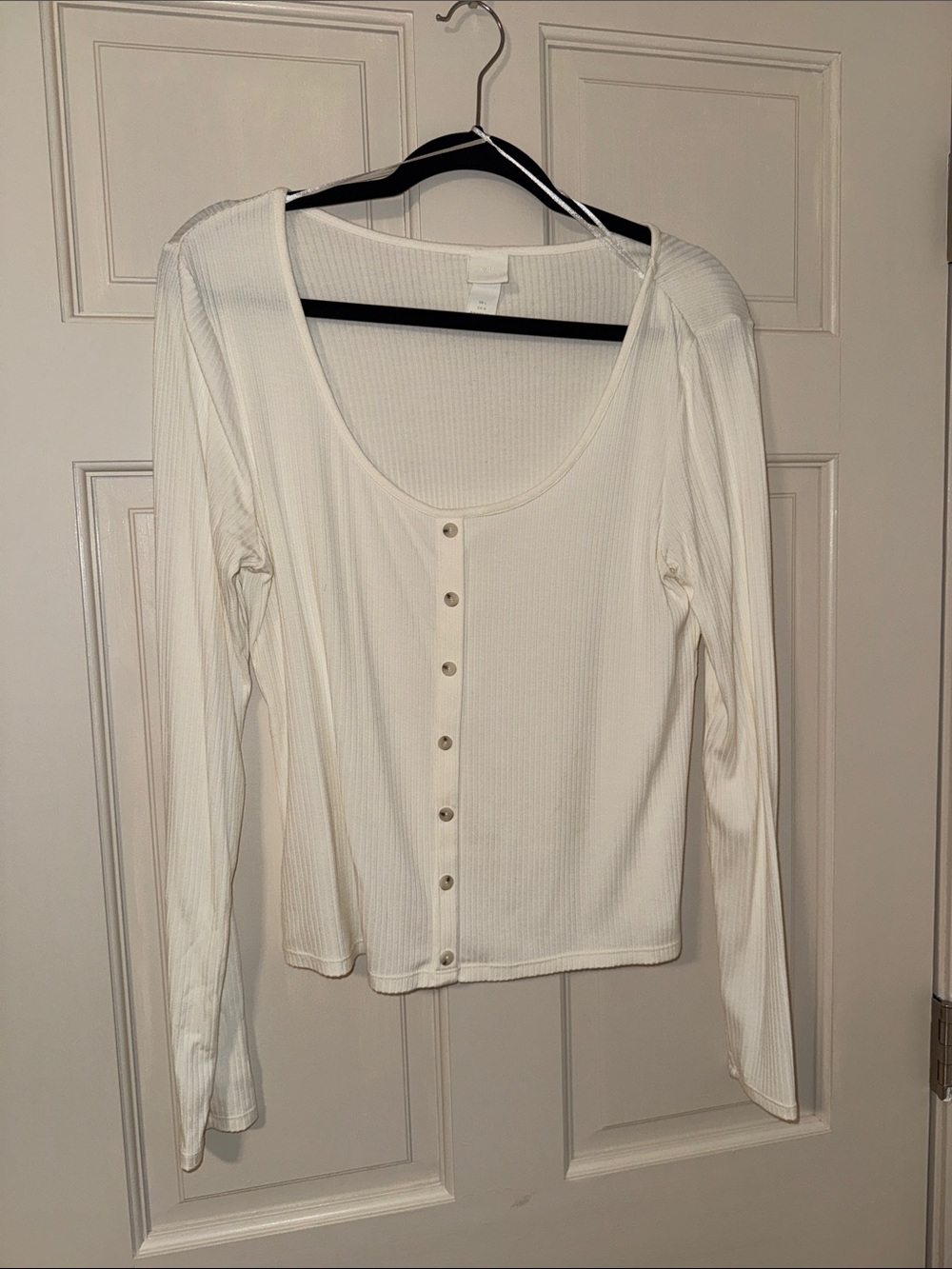H&M White Ribbed Scoop-Neck Long Sleeve Button-Up Top